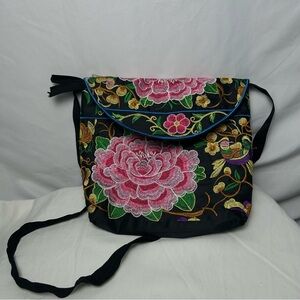 Chic Floral Embroidered Crossbody Bag